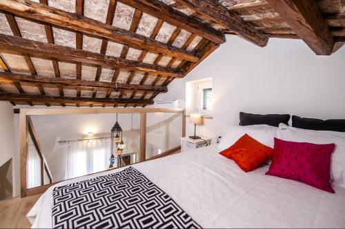 Postel nebo postele na pokoji v ubytování Carera Deluxe Rovinj