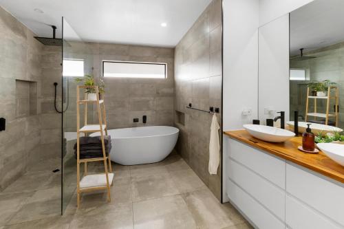 Ένα μπάνιο στο Hooked on Doon