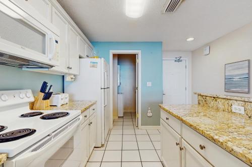 Dapur atau dapur kecil di The Beach Club 1006C