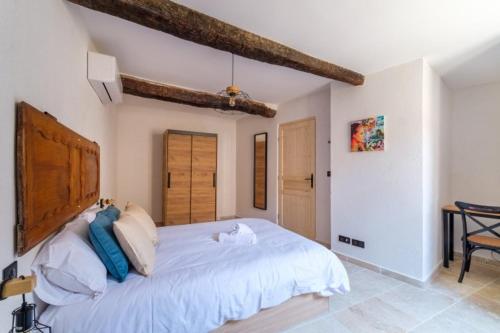 Ένα ή περισσότερα κρεβάτια σε δωμάτιο στο GR7 3P - Appartement Saint-Paul-de-Vence 6P