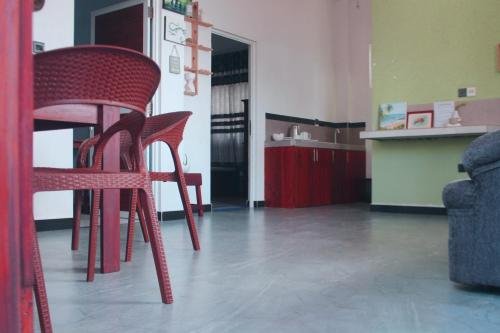 Dinuli Home Stayにあるキッチンまたは簡易キッチン