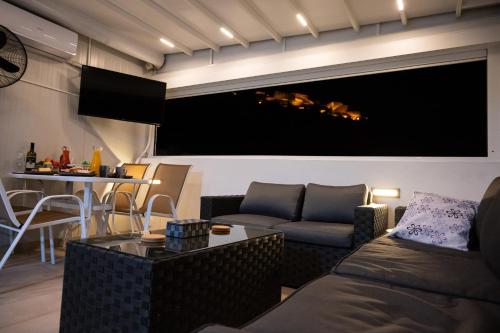 Nafplio Getaway Rooftop Terrace with unobstructed views of Palamidi Castle Fortress!