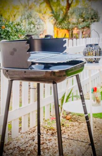 a grill with a laptop on top of it at Tiny house deluxe para escapada con Jacuzzi in Murcia