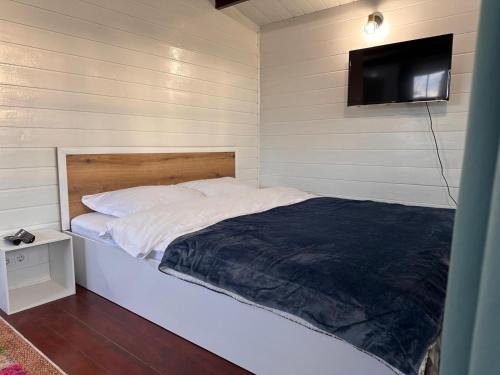 Ένα ή περισσότερα κρεβάτια σε δωμάτιο στο Mika Tiny House