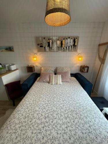a bedroom with a large bed in a room at L'Escale, Studio cosy 15m2 avec vue mer, idéal couple - Ault in Ault