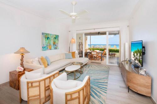 Televisyen dan/atau pusat hiburan di Beachcomber 04