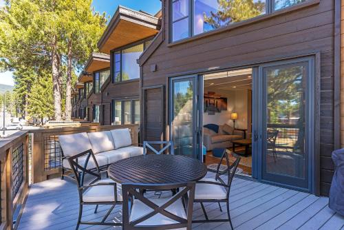 Gallery image of Lakefront Tahoe Condo, Panoramic Views, Near Northstar Skiing, Centrally Located in Kings Beach in Kings Beach