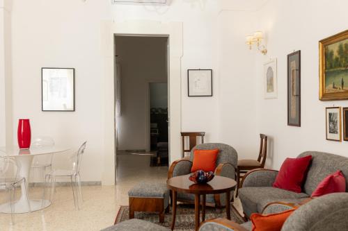 a living room with two couches and a table at B&B Don Alessandro in Surbo