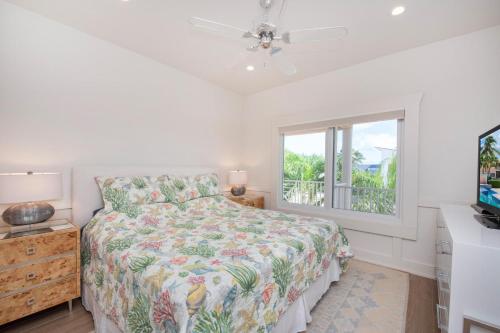 Un ou plusieurs lits dans un hébergement de l'établissement Starfish Kai - Serene Beachfront Condo with Stunning Bay Views & Resort Amenities