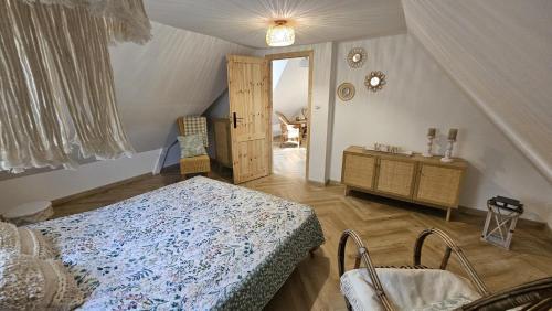 a bedroom with a bed and a door to a room at Dom letniskowy do wynajęcia z własną Przystanią nad rzeką Narew - linia brzegowa in Dzbenin