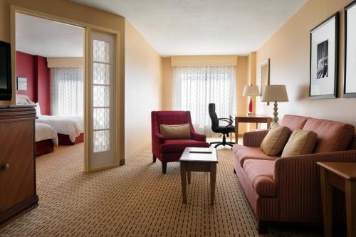 Χώρος καθιστικού στο Anaheim Marriott Suites