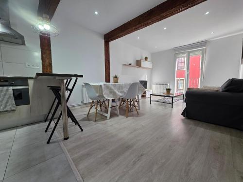 C01A08 Apartamento en santander by R2R Consulting