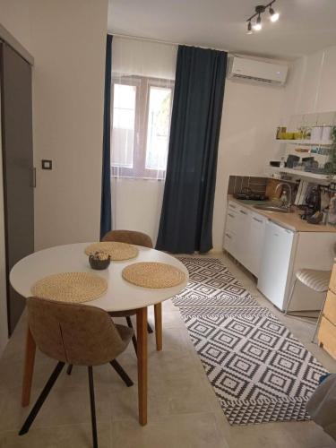 a kitchen with a table and chairs in a room at Ide-Odú Apartman in Baja