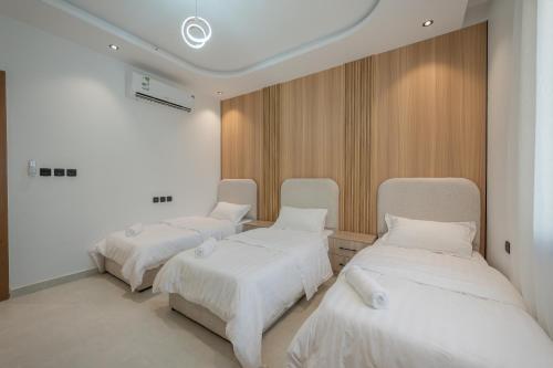 Postel nebo postele na pokoji v ubytování Royal Urban Residence in Jeddah