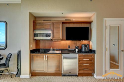 a kitchen with a sink and a microwave at MGM Signature-31-816 Jacuzzi Studio in Las Vegas