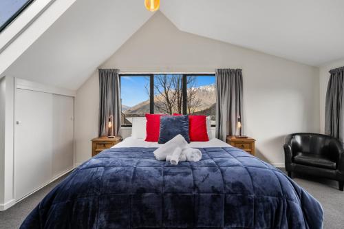 Ένα ή περισσότερα κρεβάτια σε δωμάτιο στο Woodbury Retreat Panoramic Views