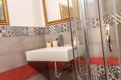 a bathroom with a sink and a shower at Bienestar - Maison de Charme in Alghero