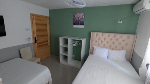 Ένα ή περισσότερα κρεβάτια σε δωμάτιο στο Hotel Yamir