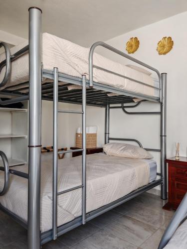 a bunk bed room with two bunk beds at La Casa del Café - Mesa de Juegos y Comfort in Comitán