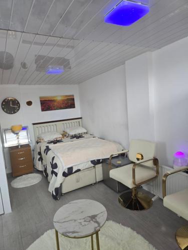 Gallery image of Ensuite Retreat Room for busy minds made to relax and unwind in Leicester