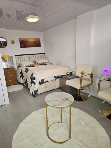 Gallery image of Ensuite Retreat Room for busy minds made to relax and unwind in Leicester