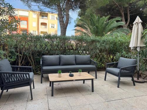 LAGON BLEU - Proche Gare Routière - Terrasse & Piscine - 3Km PLAGE - PARKING & WIFI Gratuit - OFFRE SPECIALE