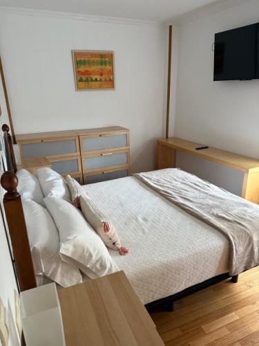 Ένα ή περισσότερα κρεβάτια σε δωμάτιο στο Apartamento Miramar Ribadeo