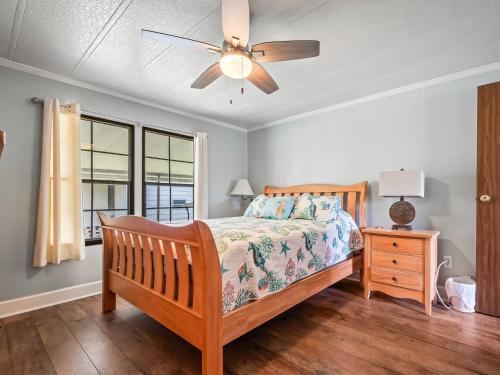 Giường trong phòng chung tại Sea Ya!