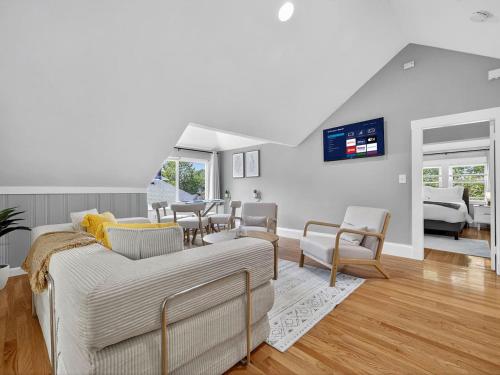 Gallery image of Charming 1BR apt in Boston with Free Parking in Boston
