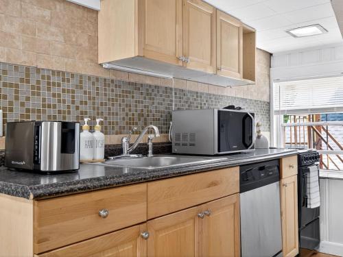 Gallery image of Charming 1BR apt in Boston with Free Parking in Boston