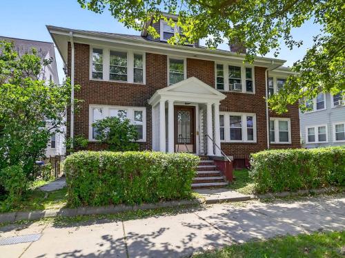 Gallery image of Charming 1BR apt in Boston with Free Parking in Boston