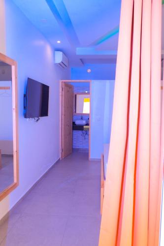 Televisyen dan/atau pusat hiburan di Vista Tarrafal Guest House