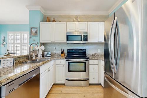 Una cocina o zona de cocina en Harbor Villa