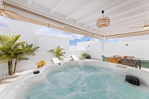 Miranda al Mar Jacuzzi Privado Frente al Mar by Bayside