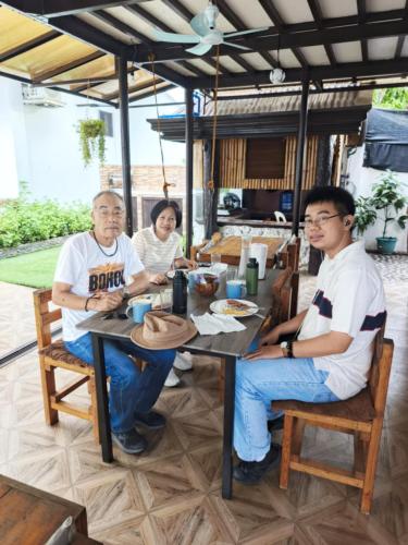 a group of three people sitting at a table at CASA MIA INN in Dauis