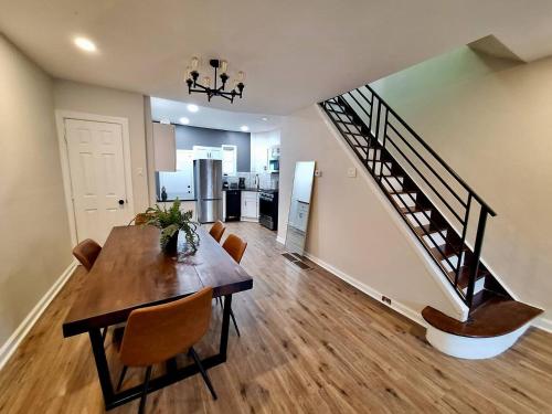 Fotografie z fotogalerie ubytování Bi-Level 3 BR plus Finished Basement that Sleeps 12 v destinaci Filadelfie