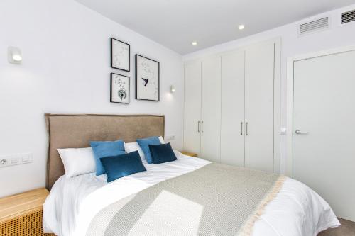 Modern apartment - Montgó view, pool & private parking near Dénia centre & beach