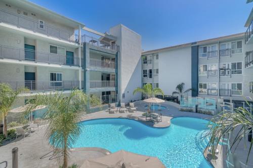 an image of a swimming pool in front of a building at Lux Oasis in West Hollywood, Free Parking & Swimming pool in Los Angeles