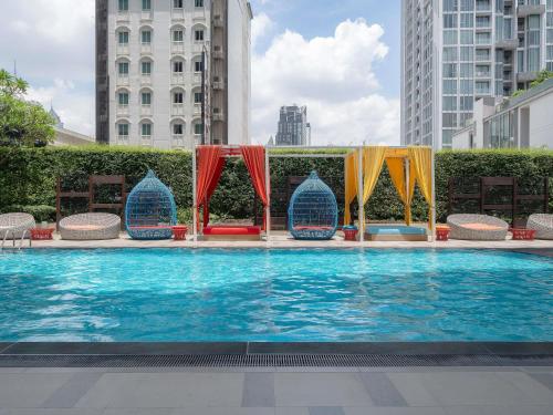 Kolam renang di atau dekat dengan Mercure Bangkok Sukhumvit 11