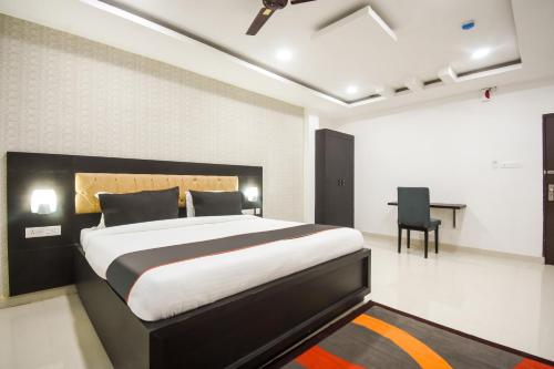Katil atau katil-katil dalam bilik di Hotel O Red Velvet Premium