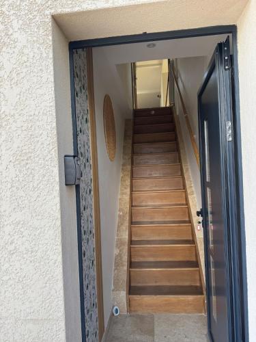 a hallway with a staircase leading up to a door at Spacieux & cozy, wifi gratuit, parking, proximité plage 15 min in Puget-sur Argens