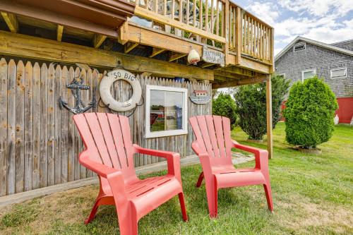 Κήπος έξω από το Dock and Water Access Charlestown Beach Escape!