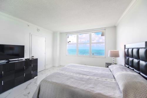 a bedroom with a large bed and a large window at Ocean Breeze Retreat in Miami Beach in Miami Beach