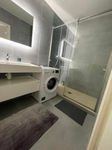 Apartment Zénith Charm of Barry Gardens- private parking