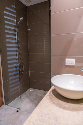 Koupelna v ubytování Hotel Bari Bucaramanga By OxoHotel