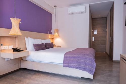 Postel nebo postele na pokoji v ubytování Hotel Bari Bucaramanga By OxoHotel