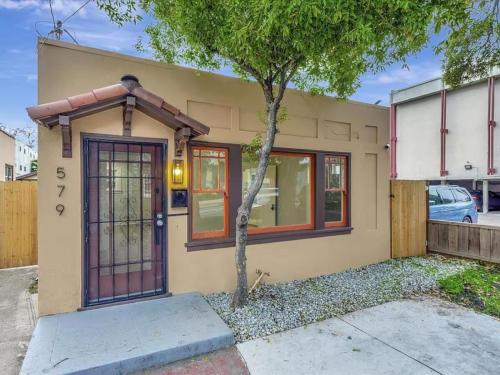 El edificio en el que está la casa de vacaciones