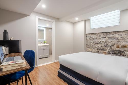 a bedroom with a bed and a desk at Olympia Hotel by Lodgo in Montréal