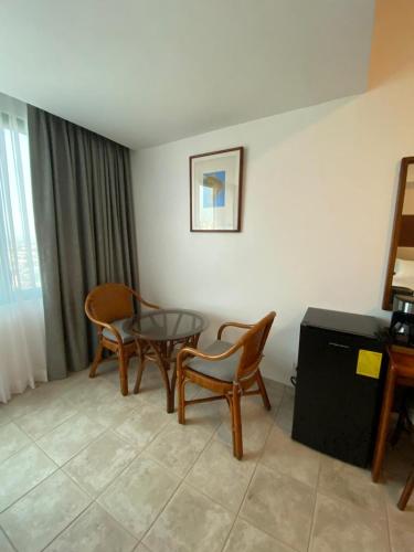 Gallery image of Suite Hotel Colon Salinas in Salinas