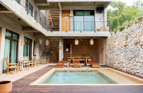 an outdoor patio with a pool and a table and chairs at Casa Ampa Zikatela- Brisas de Zicatela- Puerto Escondido in Brisas de Zicatela
